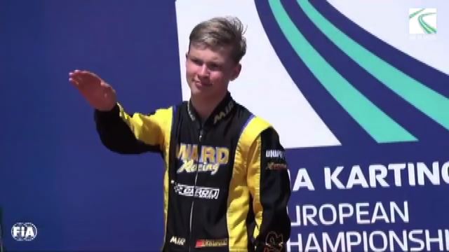 Pilota russo corre per Italia e fa saluto nazista sul podio